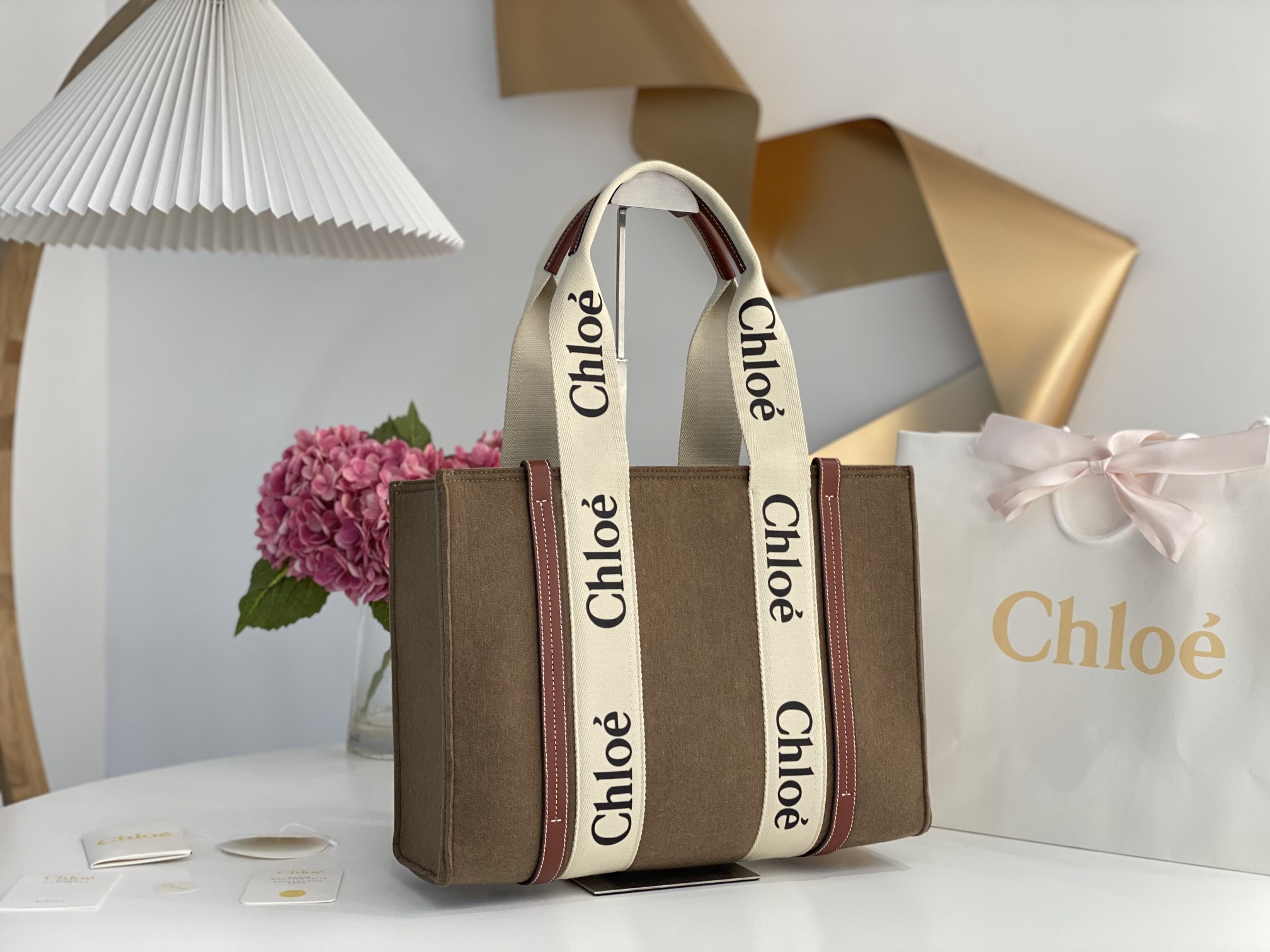 Chloe Medium Woody Tote Bag In Linen 